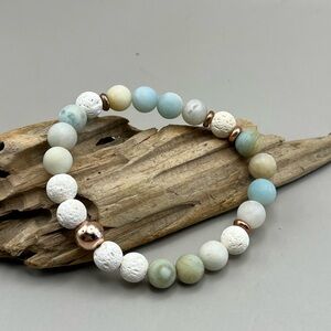 Elegant White and Gold Beaded Bracelet